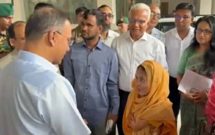 প্রতিবন্ধী তিন ব্যক্তির হাতে সরকারি চাকরির নিয়োগপত্র তুলে দিলেন প্রধানমন্ত্রী